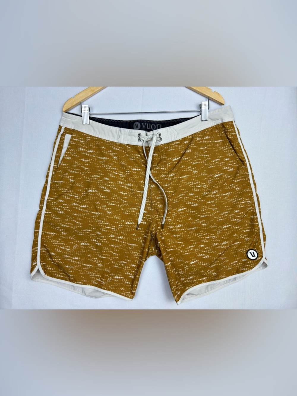 Vuori Board Shorts Size 36 V314